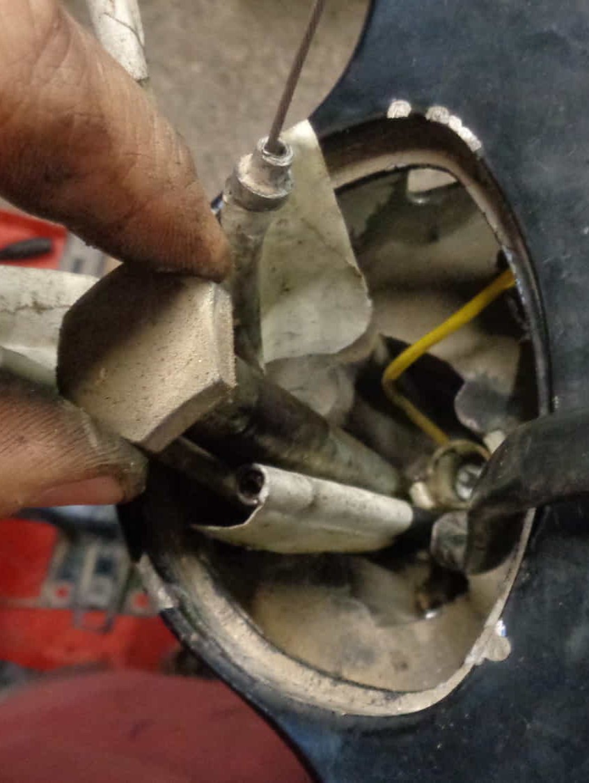 Extracción tornillo dirección Vespino