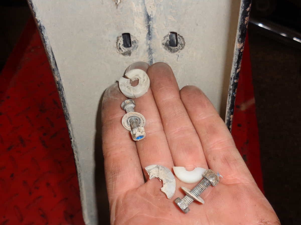 tornillos y separadores guardabarros trasero vespino