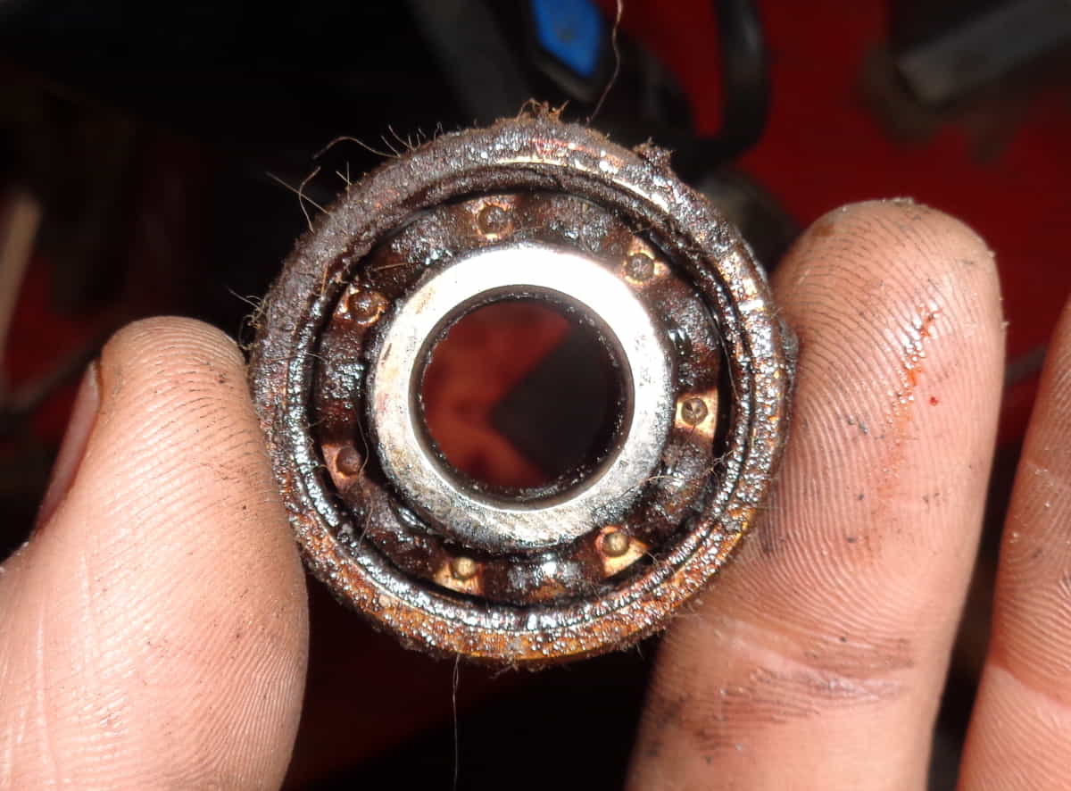 Rodamiento dirección de vespino en mal estado