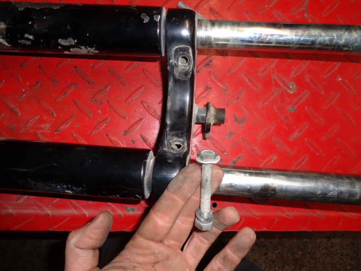 tornillo bloqueo con la tija inferior de las barras suspensión vespino