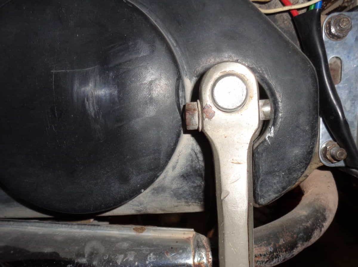 Posición pedal para desmontar tapa variador