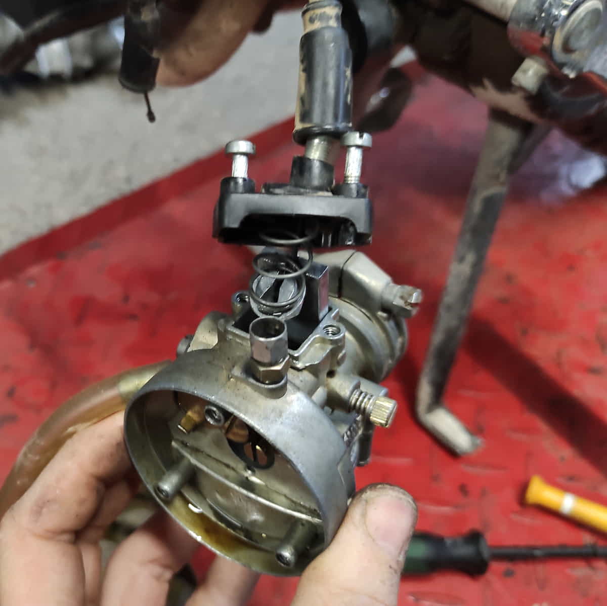 extracción guillotina carburador vespino