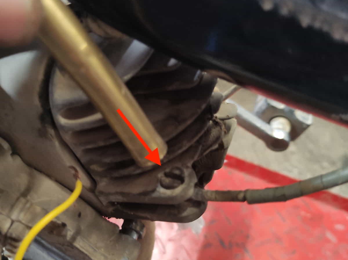 extraer tope cable descompresor culata vespino