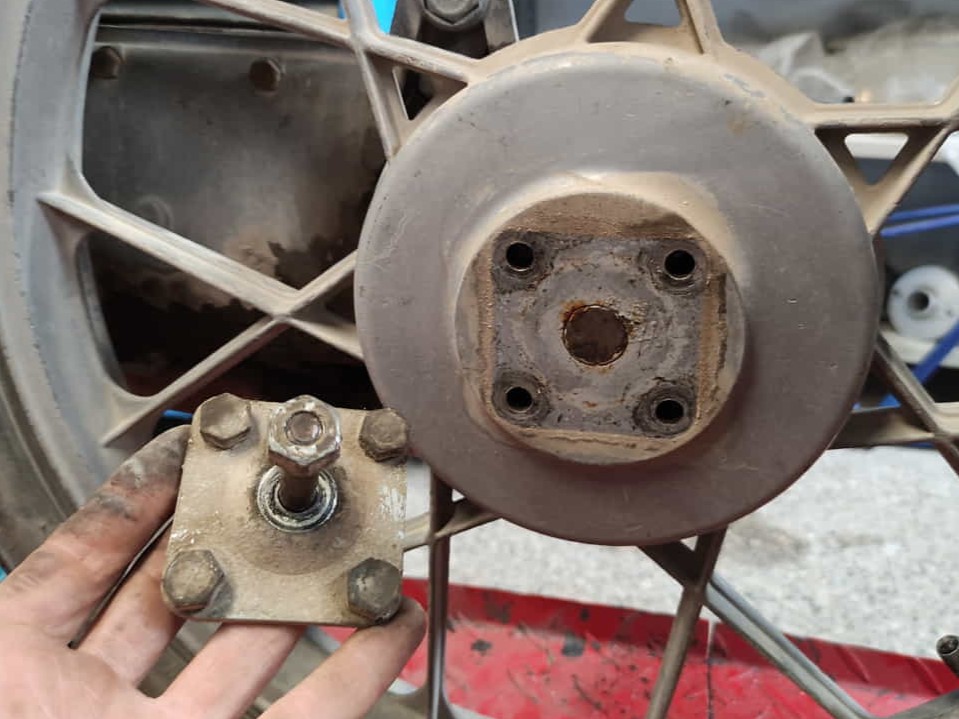 Retirada soporte amortiguador auxiliar vespino