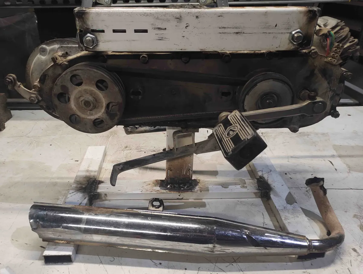 Escape de vespino desmontado