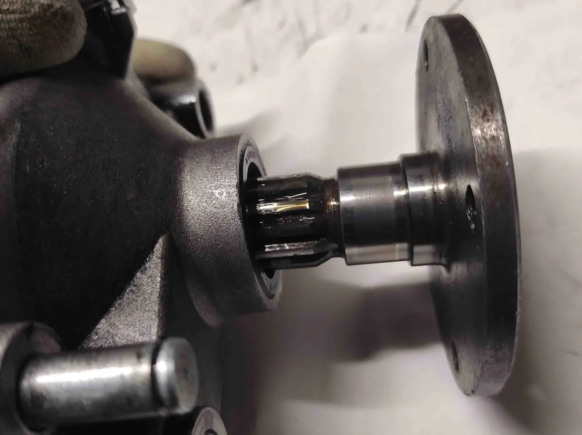 Extracción eje rueda reductora Vespino