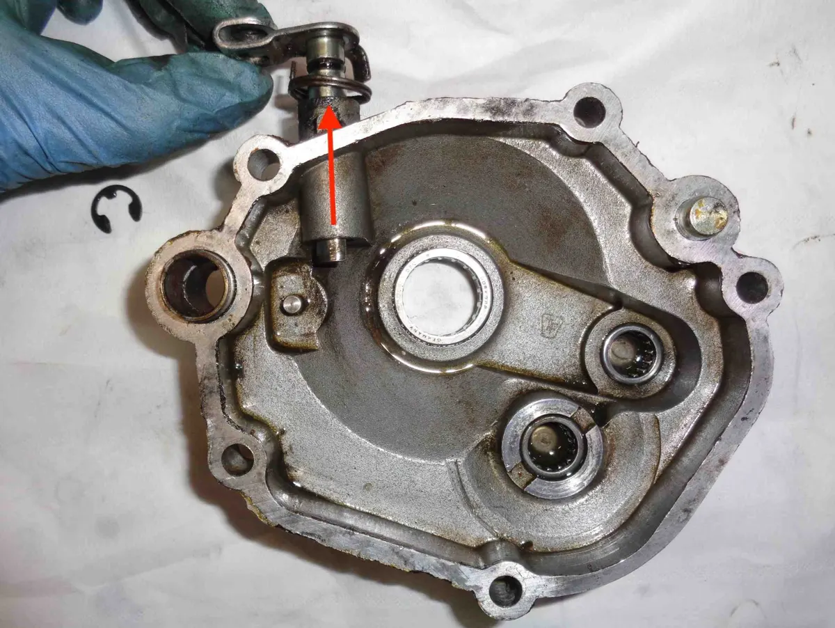 extracción mando corredera de la corredera de un vespino