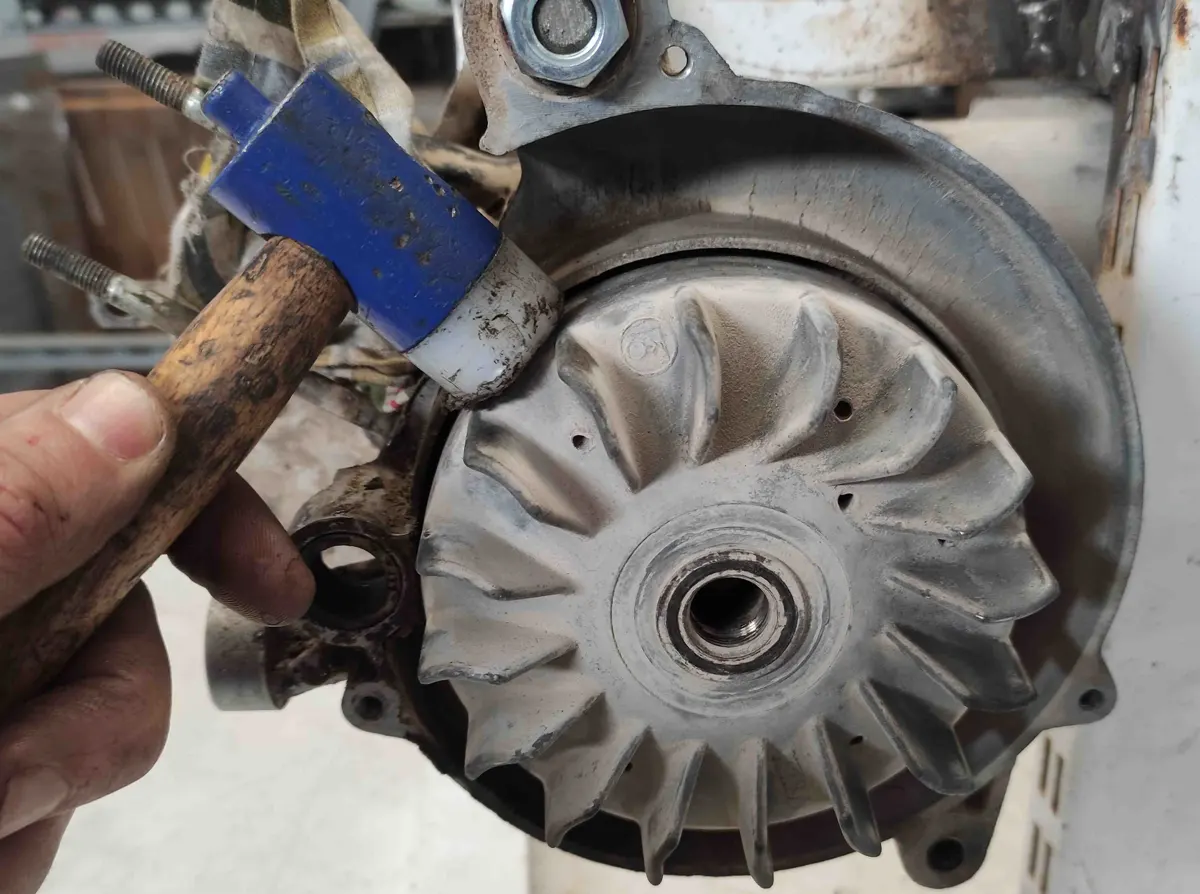 Soltar volante vespino, con martillo