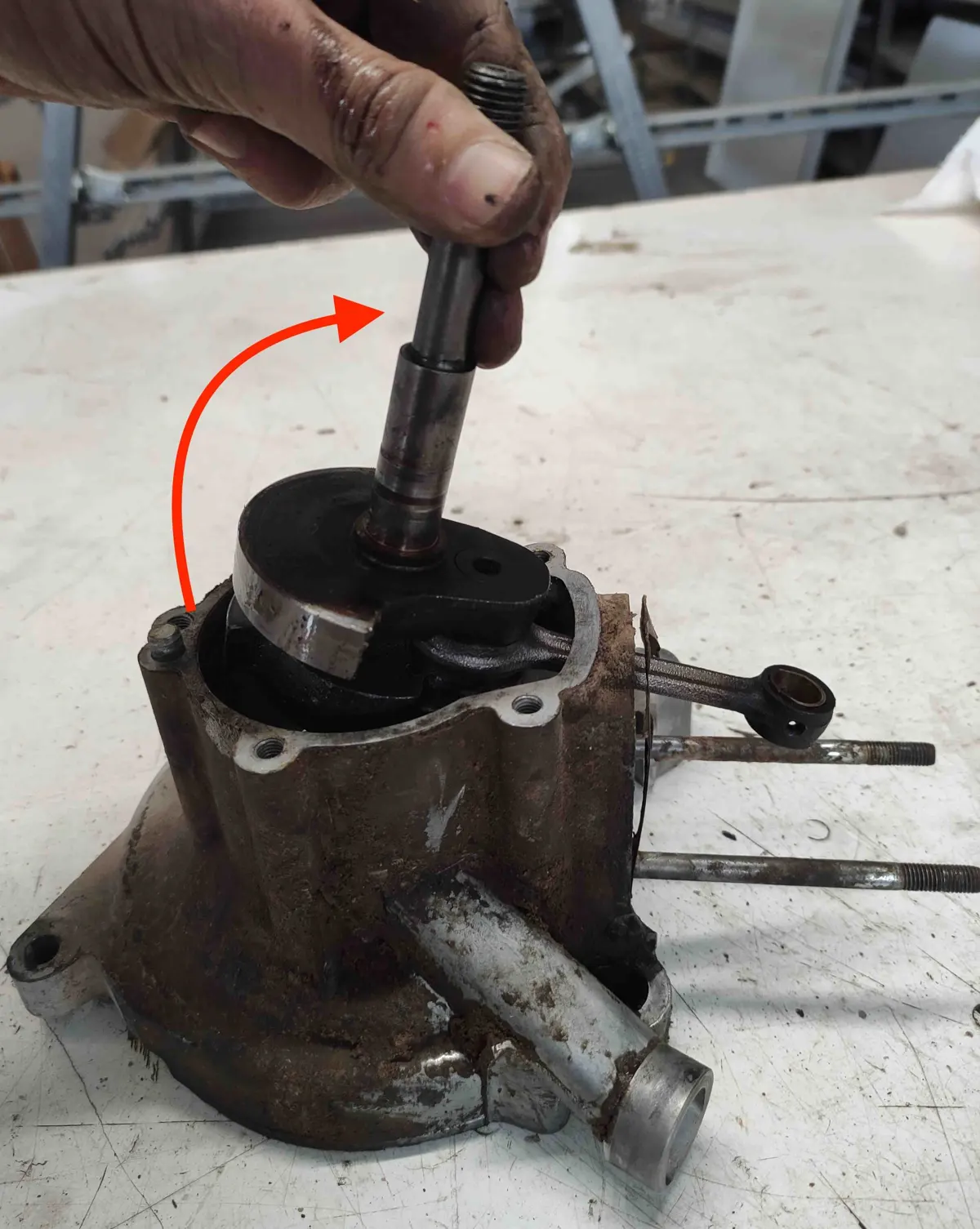 Moviminento para extraer el cigüeñal vespino