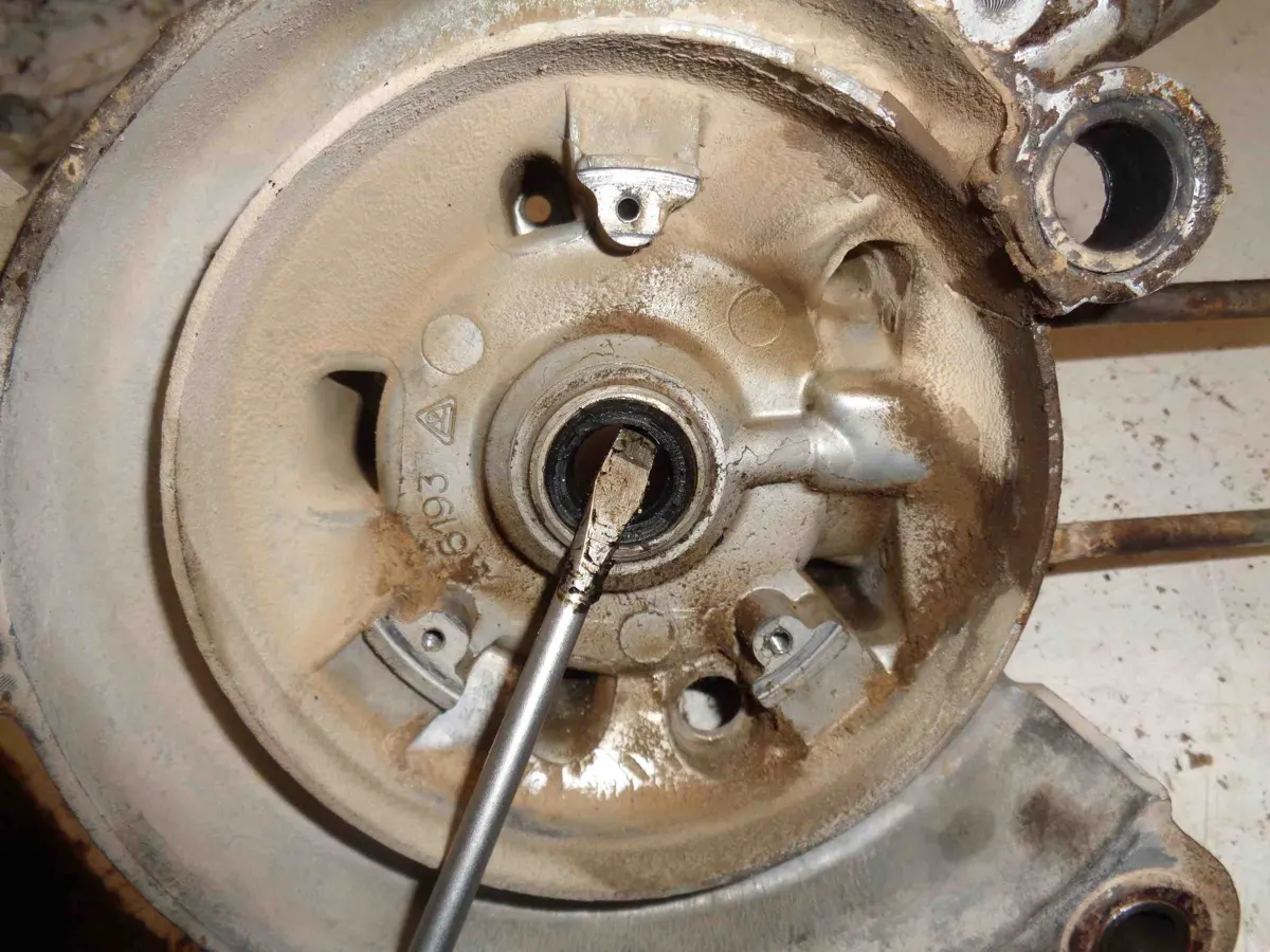 Retirada de retén de cigüeñal de vespino