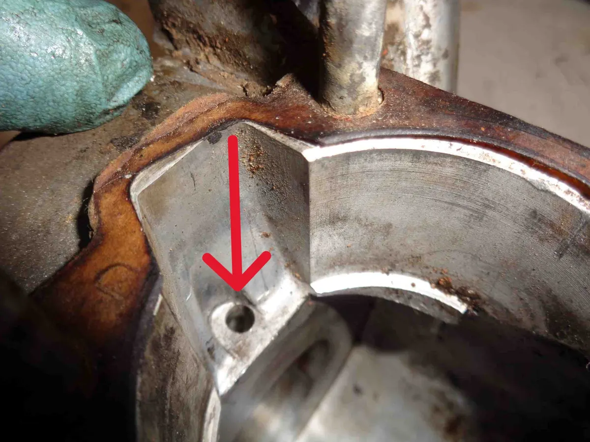 Orificio de engrase de rodamiento cigüeñal vespino