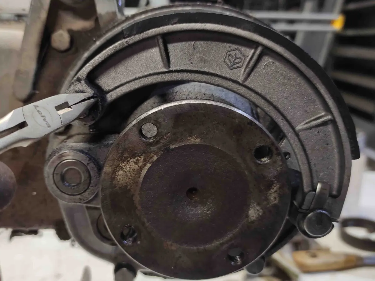 retirada muelle seguridad freno trasero vespino