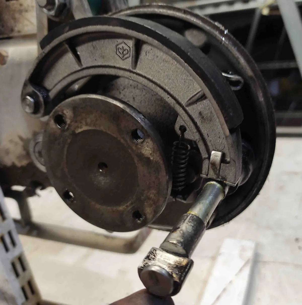 Quitar eje de  freno trasero vespino