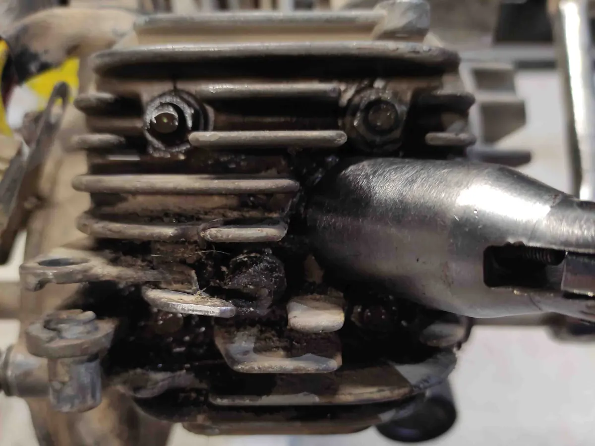 retirada de bujía en vespino