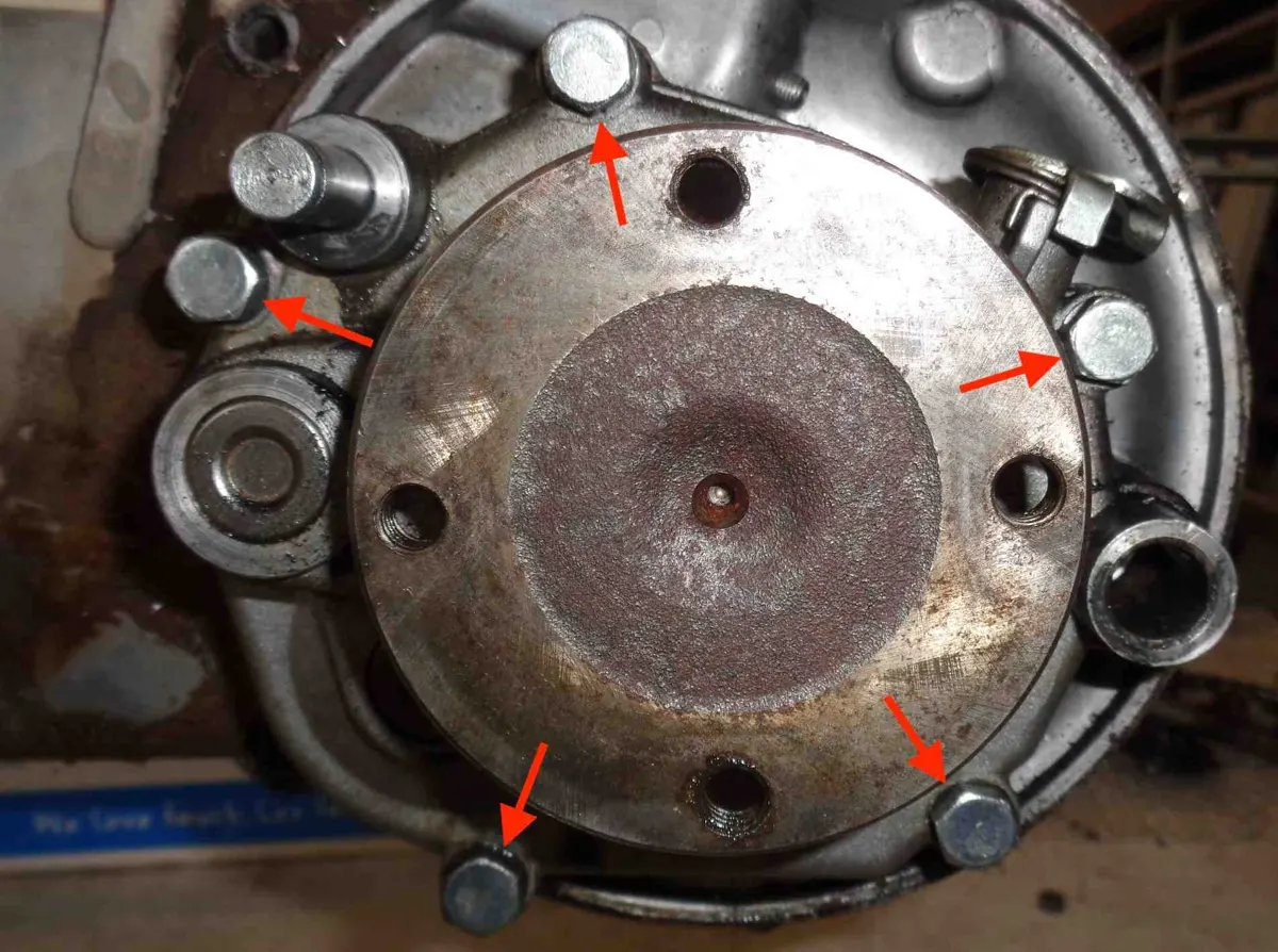 tornillos a aflojar para desmontar reductora de vespino