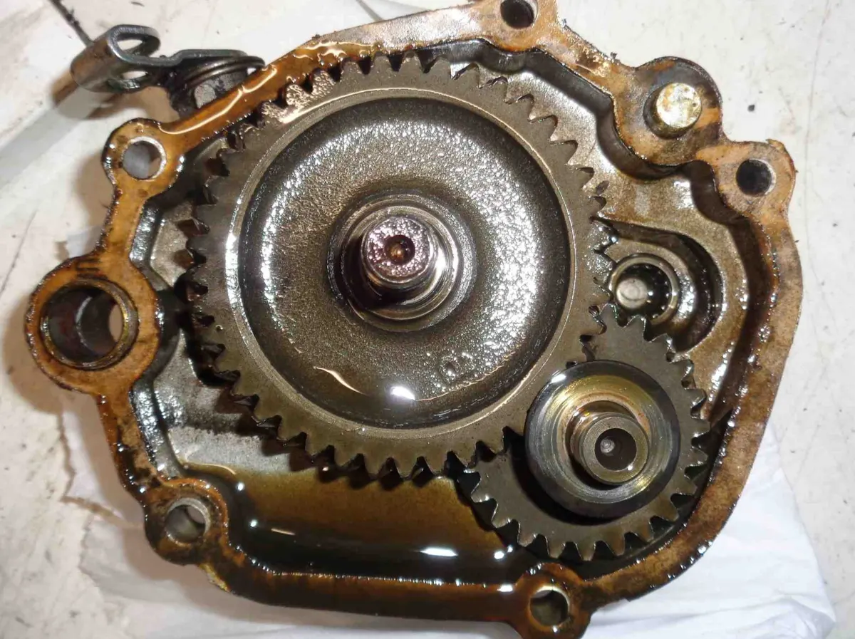 engranajes reductora de vespino tras desmontar