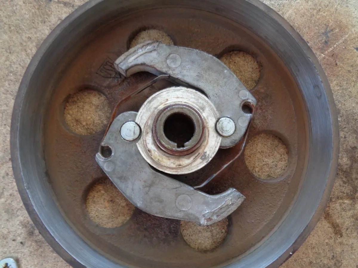 Campana de embrague de vespino con morzadas montadas y arandela en su posición listo para montar