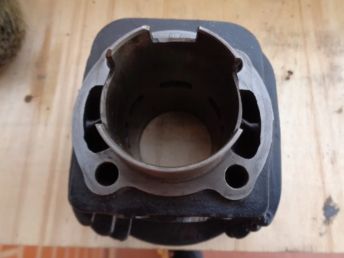 base de cilindro de vespino tras haber sido limpiada a conciencia