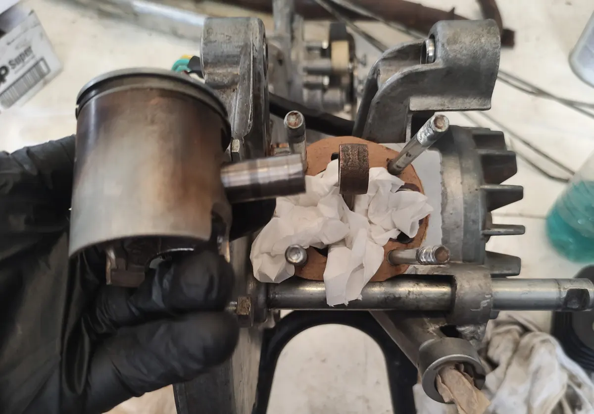 pistón de vespino y bulón junto a biela de vespino para ser montado