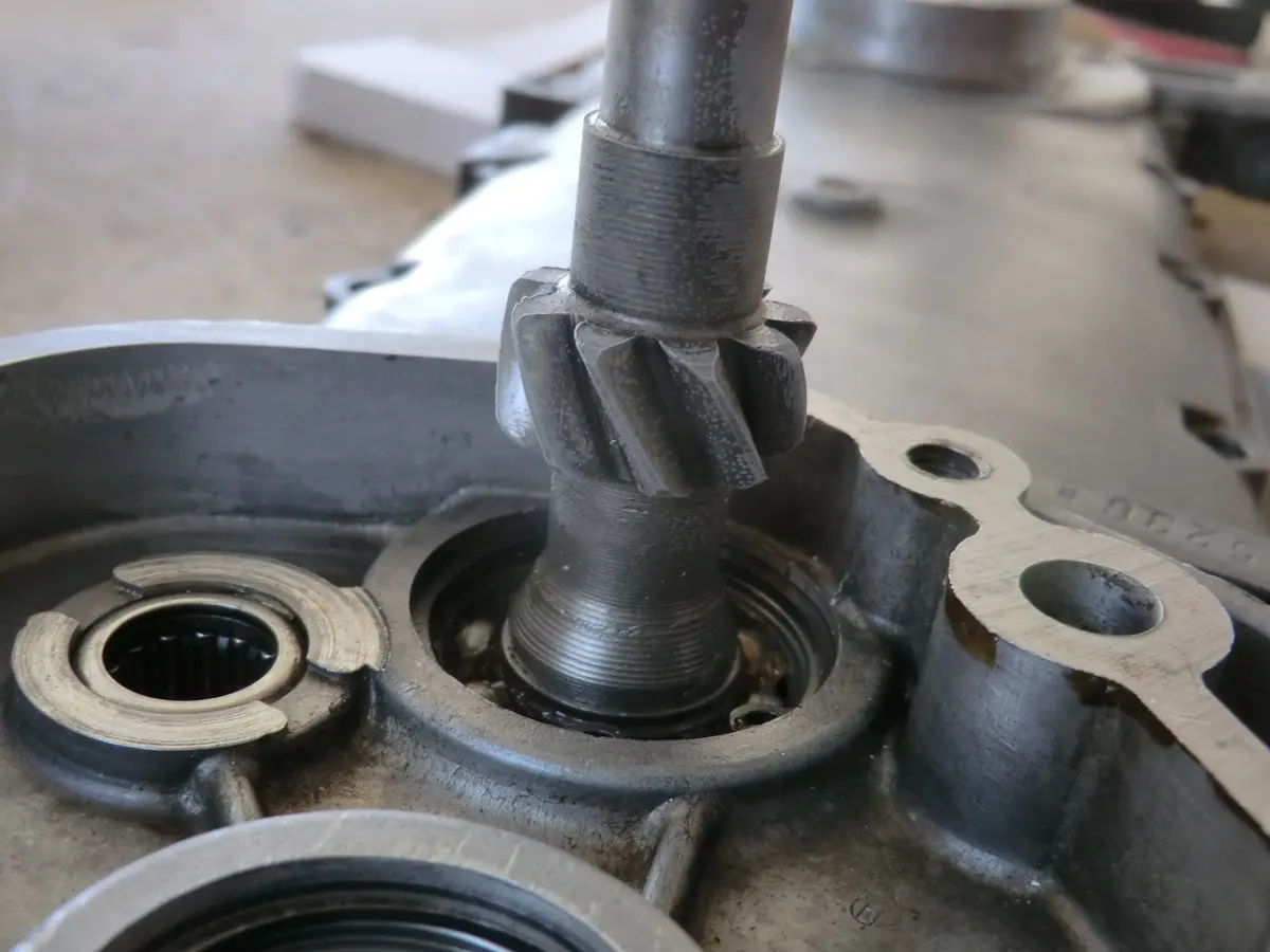 Detalle de eje portapolea de vespino una vez montado en su alojamiento