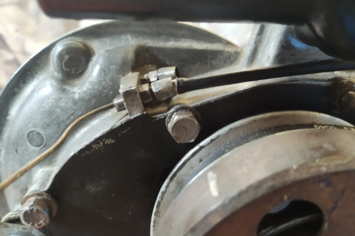 Tensores traseros de cables de Vespino en el carter