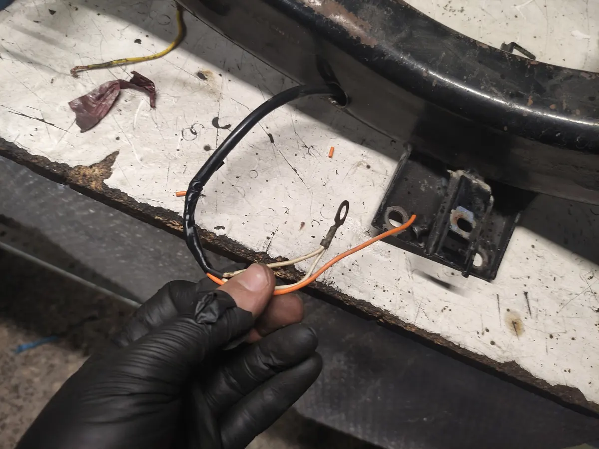 Cables electricos de masa de Vespino en su salida al montor