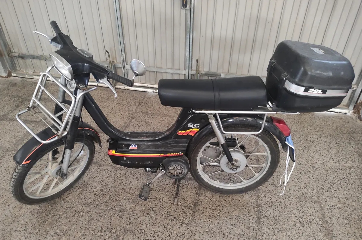 Vespino restaurado vista lateral izquierda