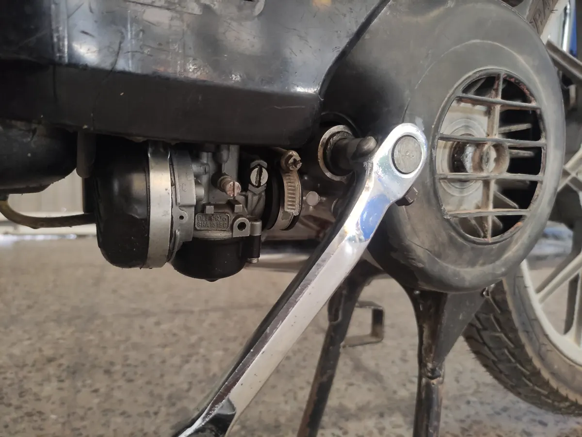 Vespino restaurado vista carburador