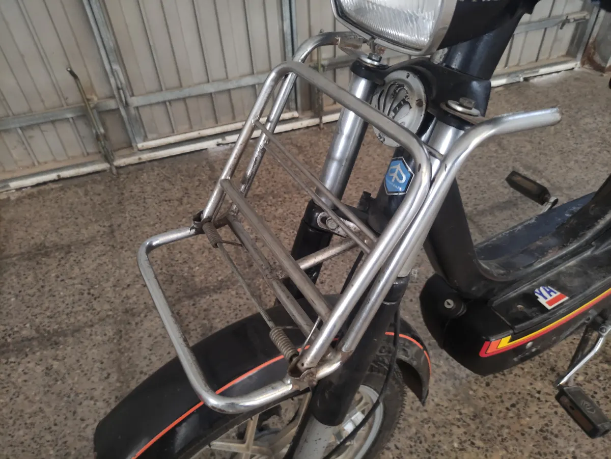 Vespino restaurado vista portabultos delantero