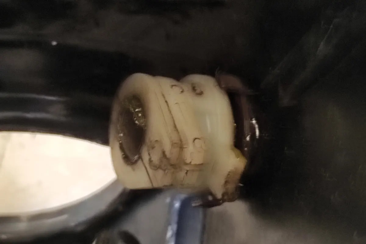 Leva del mando de vespino del sistema Bici-moto montada en su posición en el manillar de Vespino