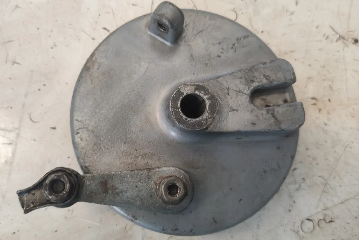 Portazapatas de Vespino una vez limpio para ser restaurado