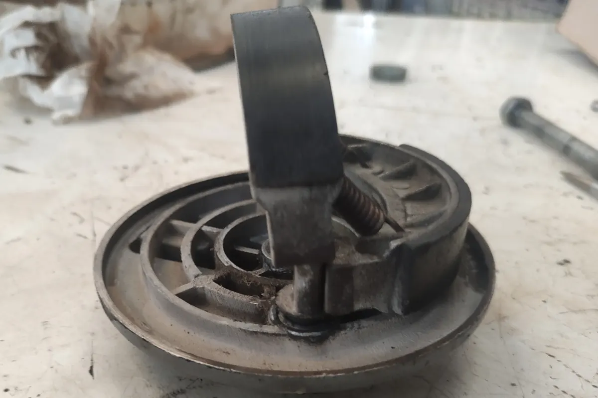 Proceso de desmontaje de las modazas delanteras  freno de un vespino 