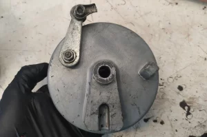 Portazapatas delantero de Vespino recién restaurado