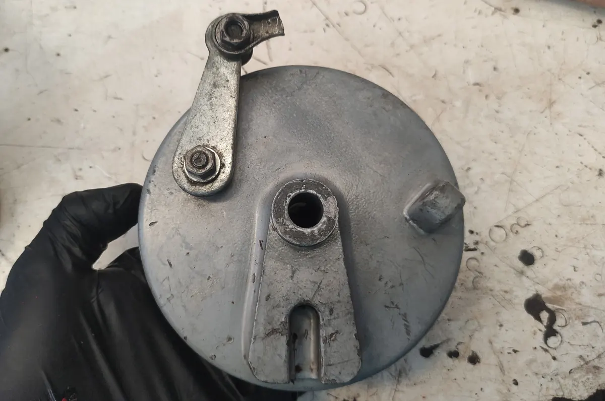 Portazapatas delantero de Vespino recién restaurado