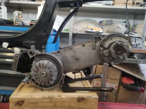 Unión de chasis y motor de vespino SC