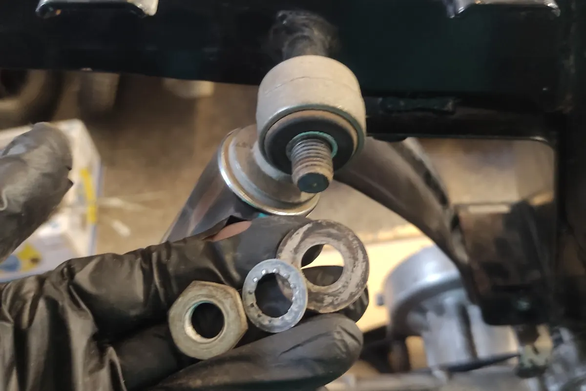 Arandelas y tuerca del anchaje trasero del amortiguador del vespio al chasis