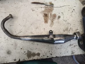 Escape de vespino listo para pintar