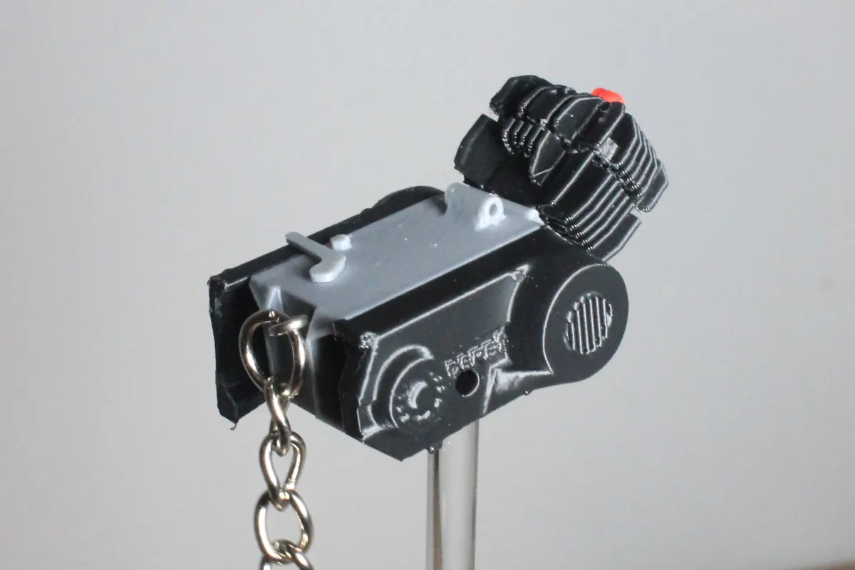 Vista perspectiva de llavero de Derbi Variant California