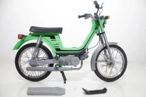 vista lateral derecha de la maqueta de derbi variant del 77 conasiento plegado y piezas retiradas