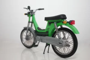 detalle de pilotos trasero y amortiguador trasero de la maqueta de derbi variant del 77