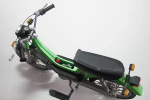 Detalles de asiento y carburador, manillar y direcciòn del la maqueta de derbi variant 77