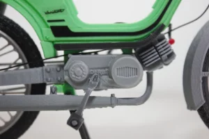 detalle del motor de la tapa del maqueta Derbi Variant del 77